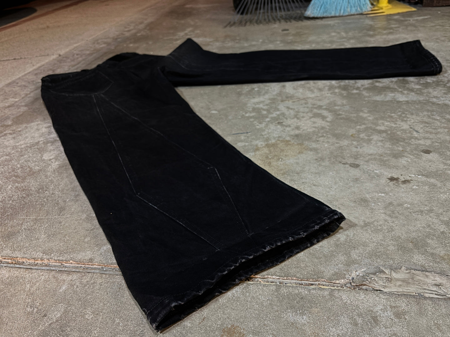 (INTEREST ORDER) Black Wide Leg Selvedge Denim Jeans